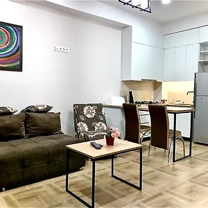https://tomaso.alltbilisihotels.com